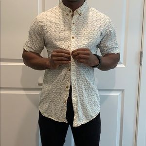 Men’s short sleeve button down